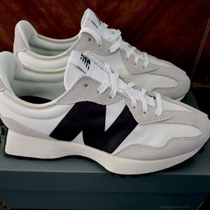 NWT New Balance 327 Sneakers Women’s Size 9 or Men’s 7.5 Hard to Find Colorway